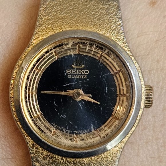 Seiko Quartz Dainty Black and Gold tone Watch - Picture 3 of 16